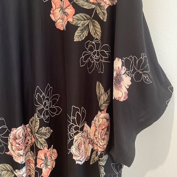 Short Kimono- Floral Pink/Black - Picture 4 of 4